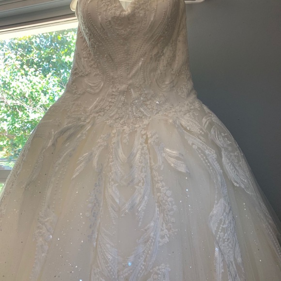 Randy fenolo wedding dress. - Picture 3 of 8